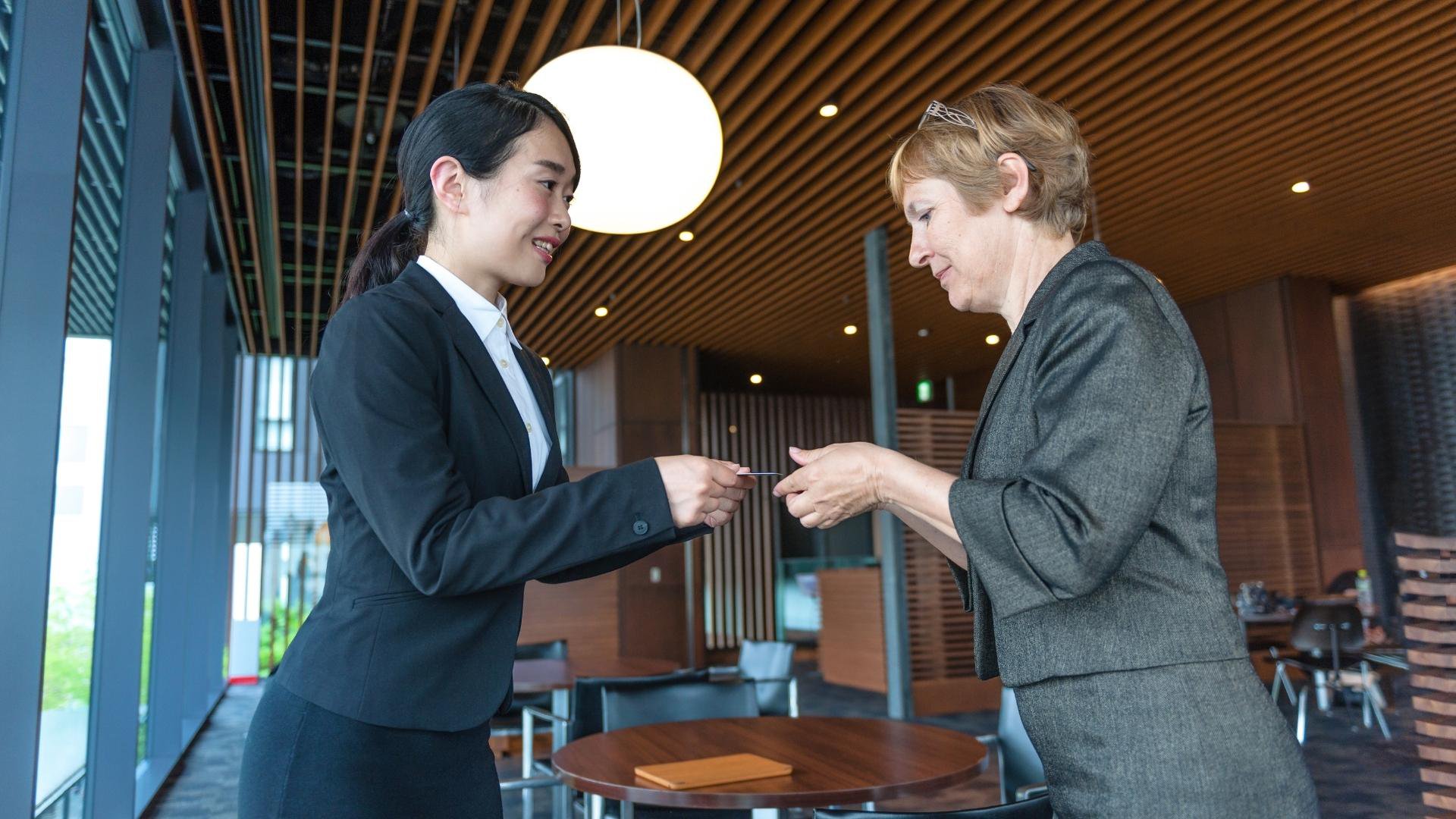 Japanese Business Etiquette: 5 Rules You NEED to Know